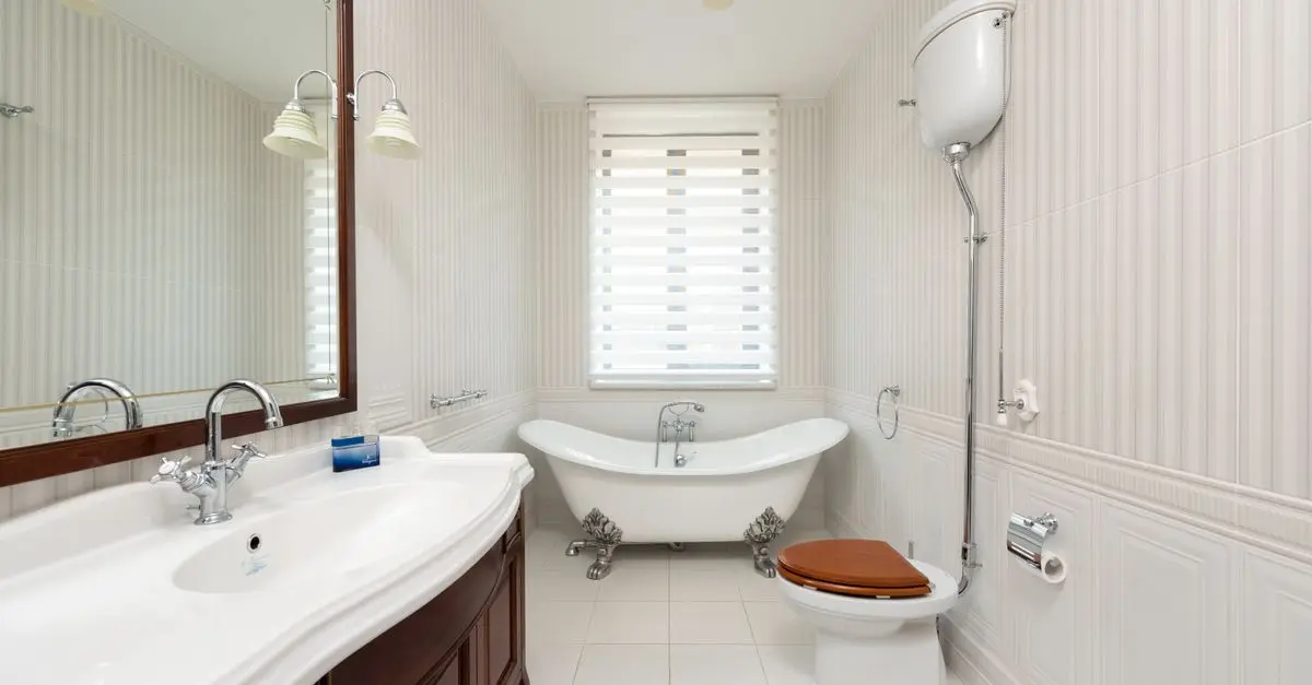Comparatif : Carrelage en Céramique vs. Porcelaine