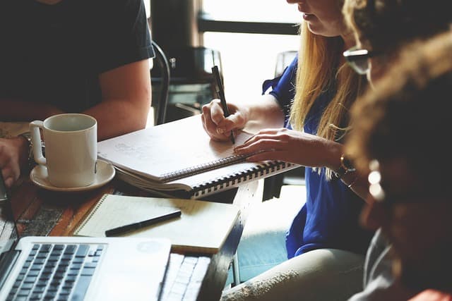 Tout Savoir sur les Services d'un Carreleur Professionnel